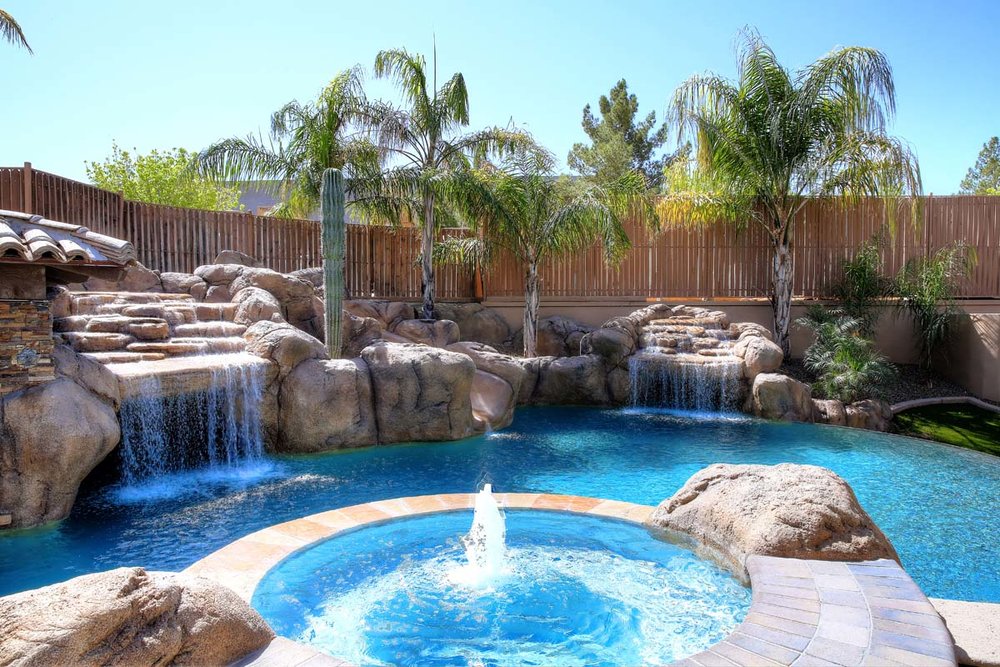 5 FEATURES FOR USING A POOL YEAR ROUND