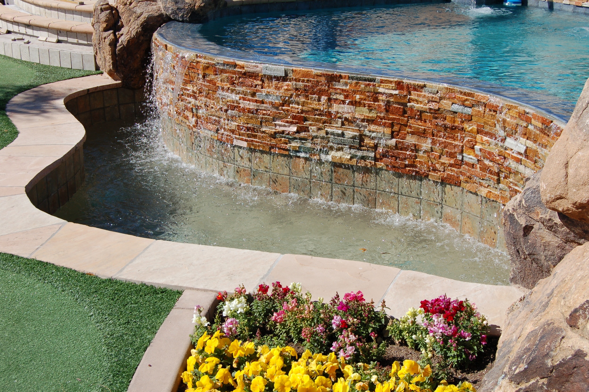 INCORPORATING THE SOUND OF WATER IN YOUR BACKYARD DESIGN